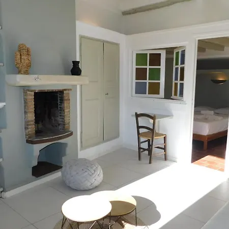 Charming Air-conditioned T1 Bis 'les Bains' In The Heart Of Old Apartamento Antibes