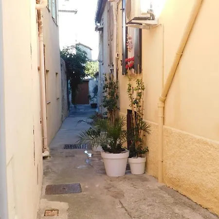 Apartamento Charming Air-conditioned T1 Bis 'les Bains' In The Heart Of Old *